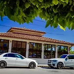 Corvin And Restaurant Pensión Veľký Meder