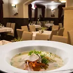 Corvin And Restaurant Guest house