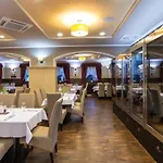 Corvin And Restaurant Guest house