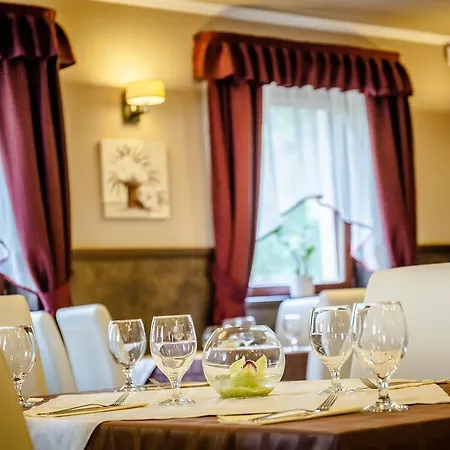 Corvin And Restaurant 3*