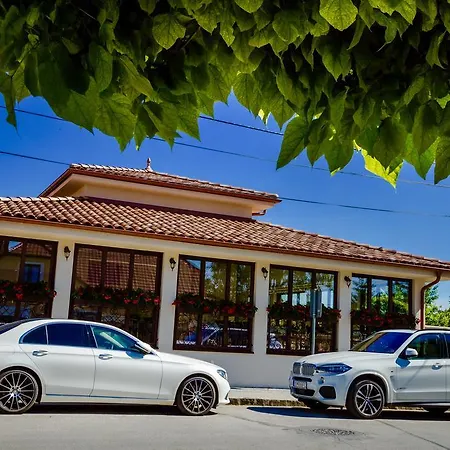 Corvin And Restaurant بيت ضيافة Veľký Meder