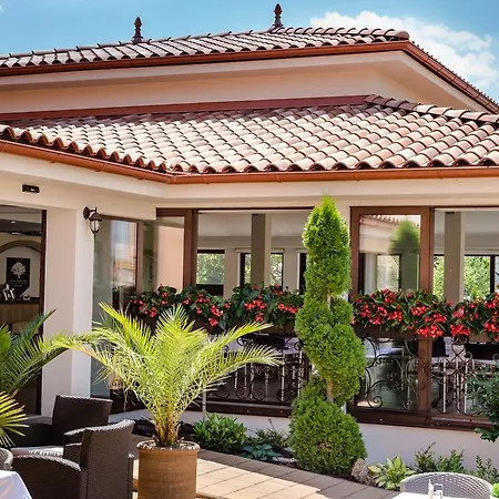 Corvin And Restaurant