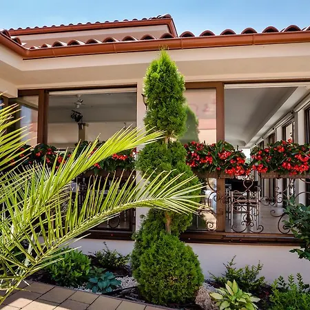 بيت ضيافة Corvin And Restaurant 3*