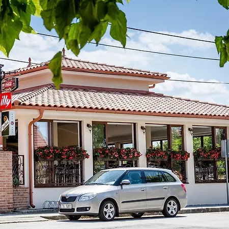 Corvin And Restaurant