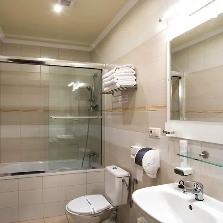 Corvin And Restaurant 3*