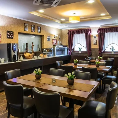 Guest house Corvin And Restaurant