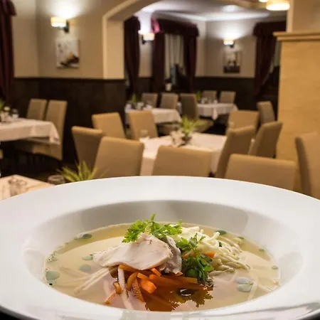 Corvin And Restaurant بيت ضيافة