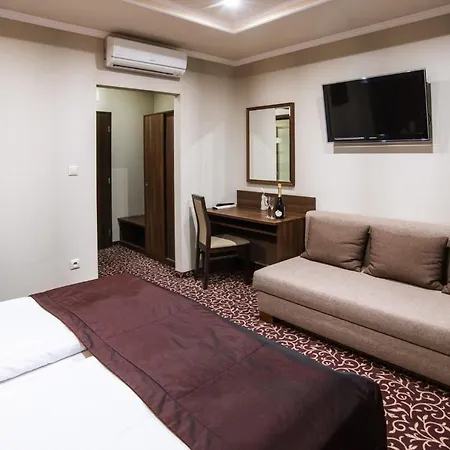 Penzión pre hostí Corvin And Restaurant