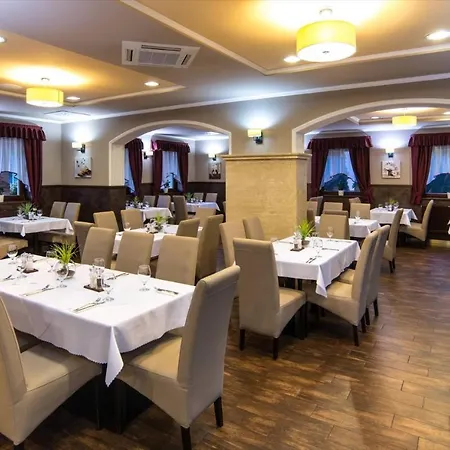 Corvin And Restaurant 3*