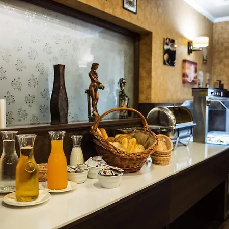 Corvin And Restaurant Penzión pre hostí Velky Meder