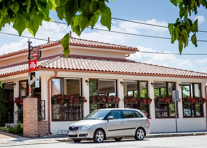 Corvin And Restaurant
