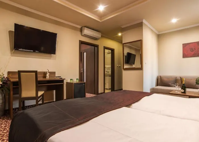 Corvin And Restaurant Гостевой дом 3*