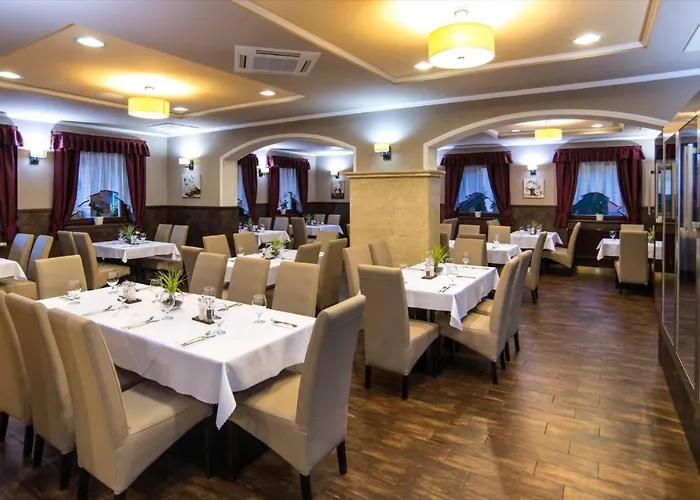 Corvin And Restaurant 3*